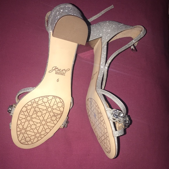 New Jewel by Badgley Mischka Giona Block Heels - Picture 7 of 16